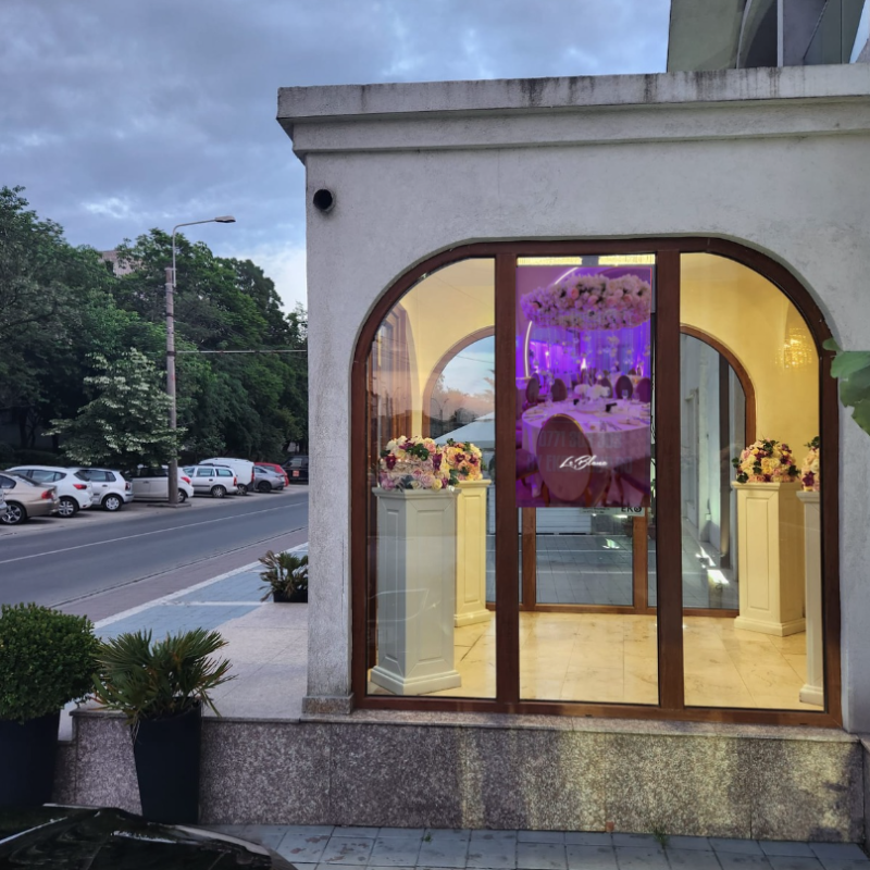 Reteaua Digitala DOOH Indoor - LE BLANC RESTAURANT & EVENTS | Locatie de lux