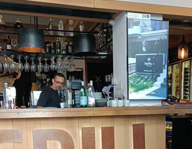 Rețeaua Digitală DOOH EkoGroup – Cum influențează locația deciziile de cumpărare?